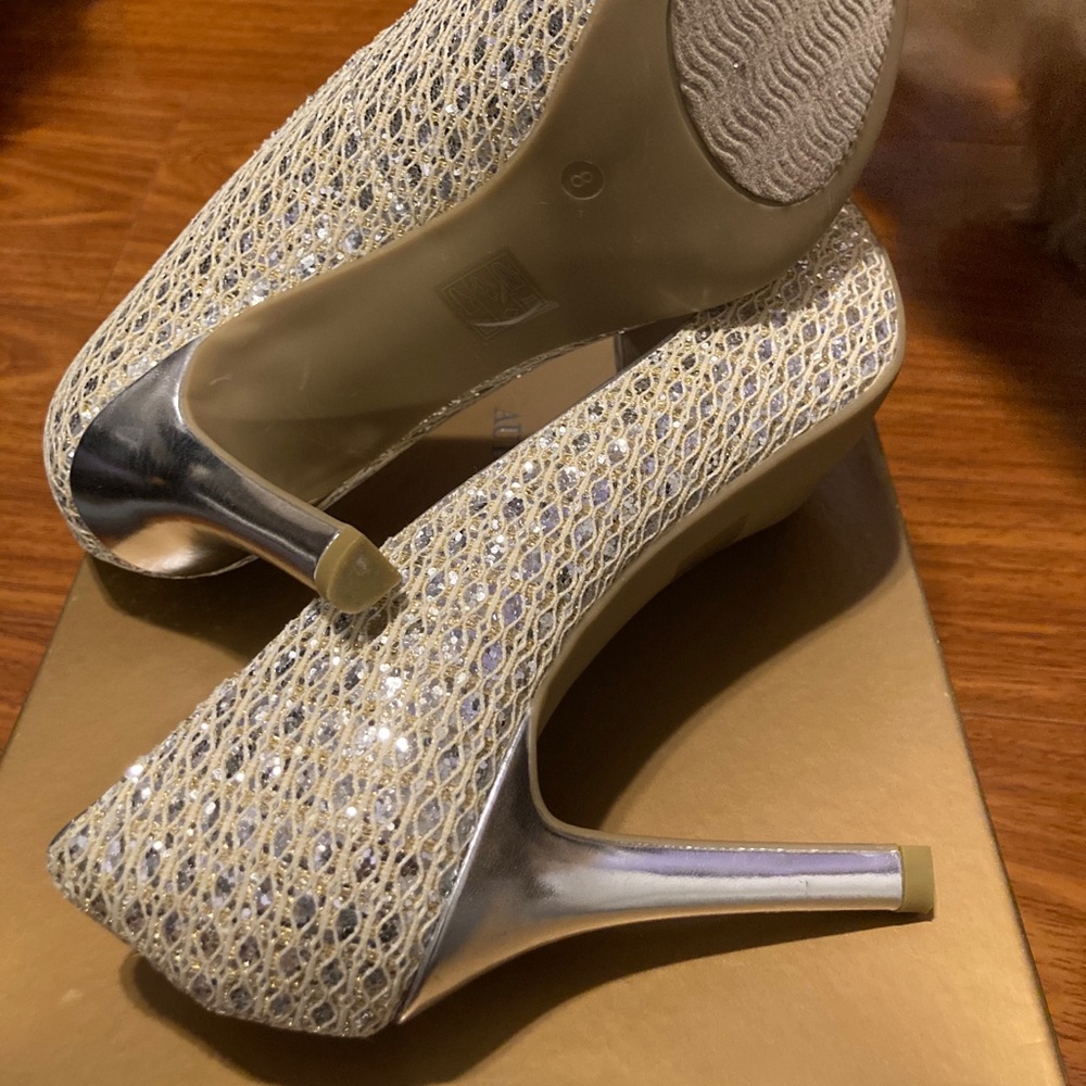Heels - Picture 3 of 4